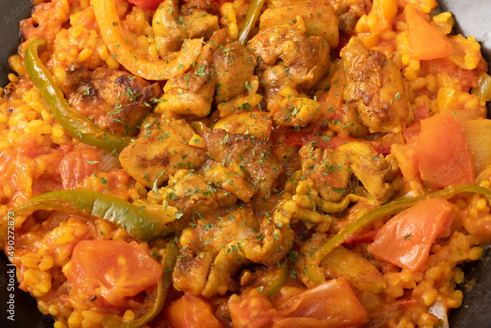 チキンパエリア　(トマトソースベース)