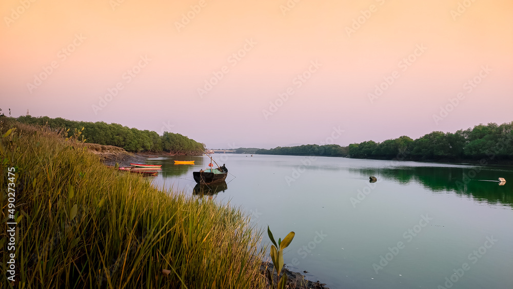Obraz premium Beautiful Scenery of nature at the river with colourful sky.