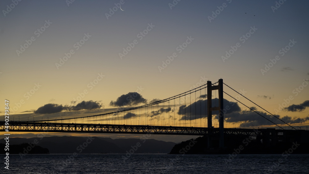 Fototapeta premium 夜明けの瀬戸大橋