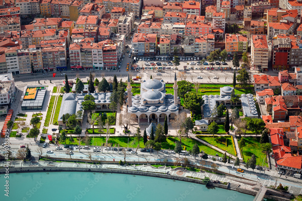 Obraz premium Amasya, Turkey City, River and Sultan Bayezid II Mosque. View from above
