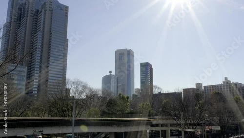 新宿の高層ビル群と青空の映像