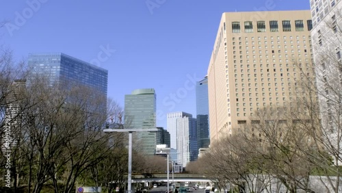 新宿の高層ビル群と青空の映像