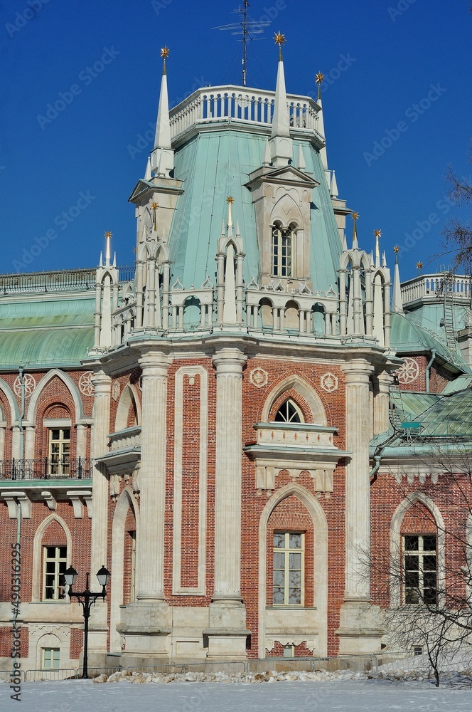 Цари́цыно — дворцово-парковый ансамбль на юге Москвы; заложен по повелению императрицы Екатерины II в 1776 году. Находится в ведении музея-заповедника «Царицыно», основанного в 1984 году.