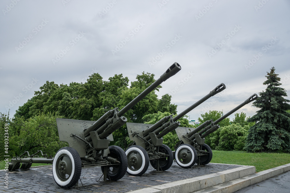 Divisional gun sample 1942 on the Monument, Kiev, Ukraine Divisional gun sample 1942 on the Monument, Kiev, Ukraine