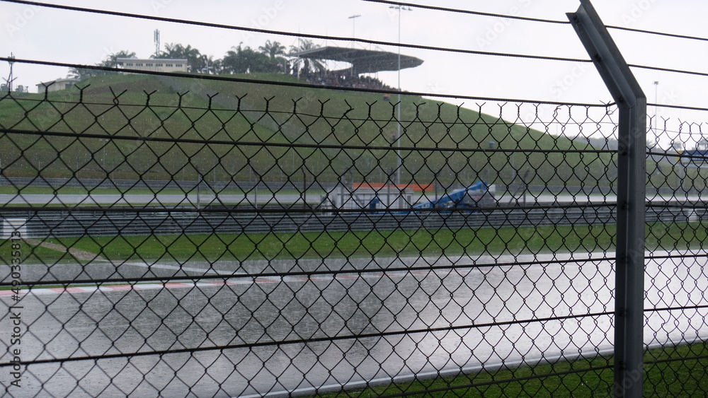 Fototapeta premium セパンサーキットの雨