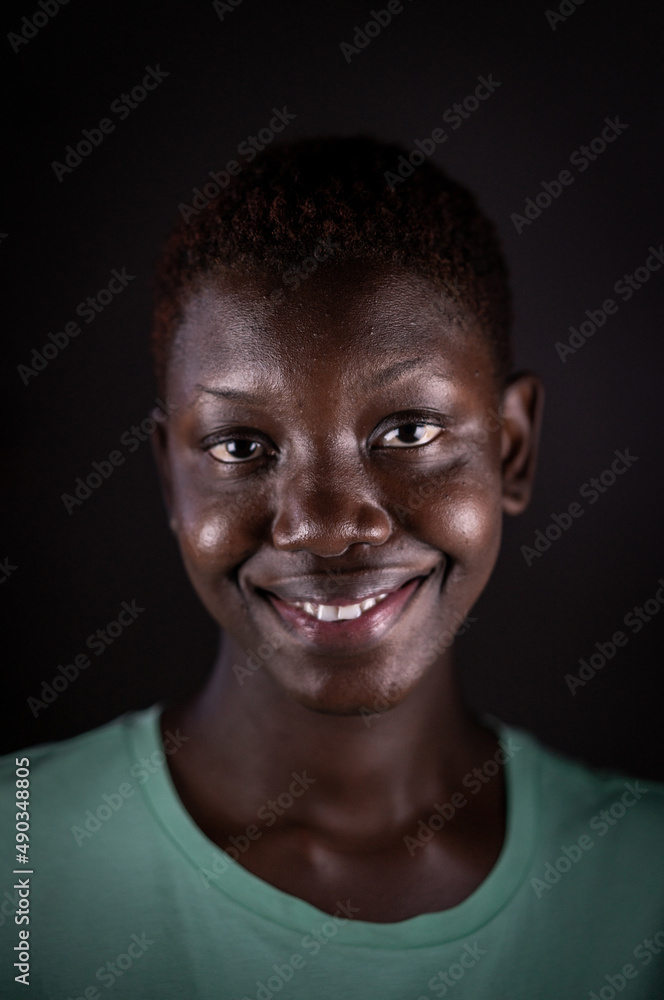 Obraz premium Beauty face. Smiling black woman portrait. Beautiful candid real face African American girl High quality photo