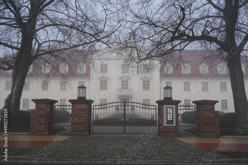 Ein prachtvolles Gebäude in der brandenburgischen Kleinstadt Grossraeschen photo