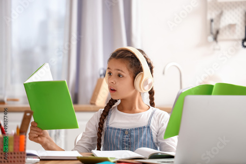 Shocked little girl in head...