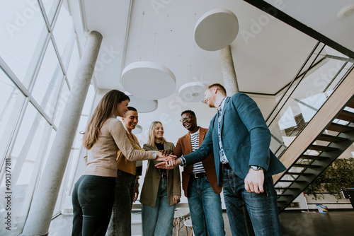 Group of positive businessp...