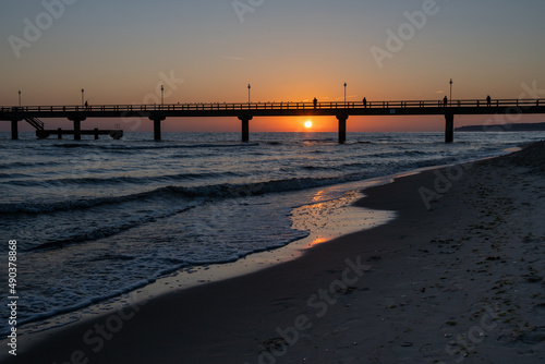 Insel Usedom - Zinnowitz - Seebr  cke im Sonnenaufgang