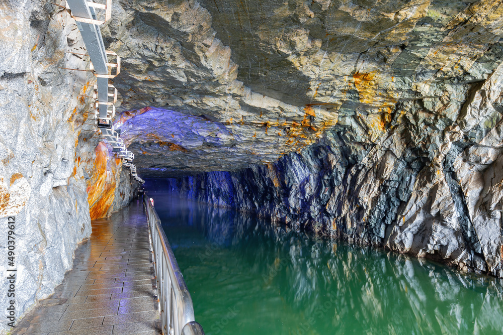 Interior view of the Zhaishan Tunnel with reflection