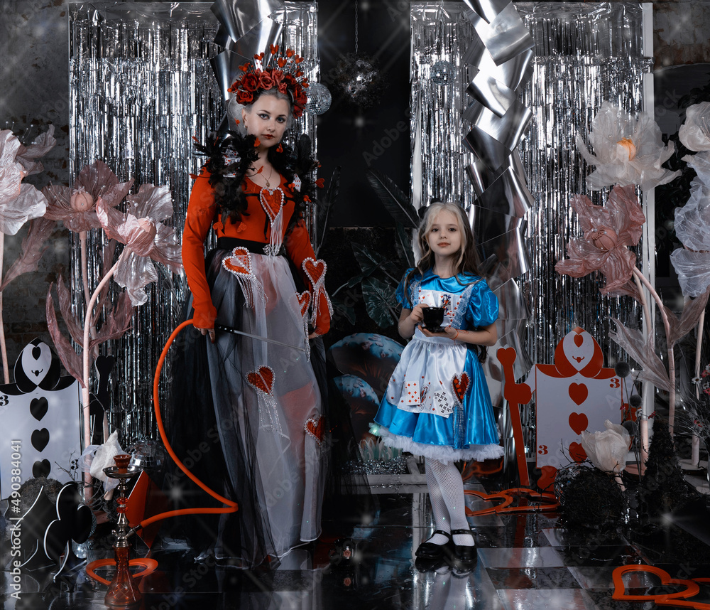 Naklejka premium alice in wonderland with the red queen