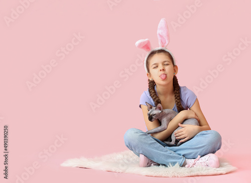 Little girl in bunny ears w...