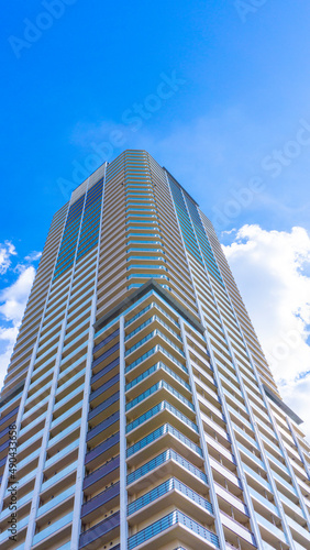 Exterior of high-rise condominium and refreshing blue sky scenery_w_43