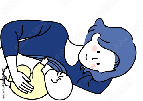 添い寝で授乳中の母子