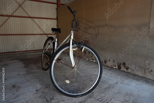 古い錆びた自転車