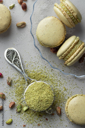 Pistachio flour and green macaroons