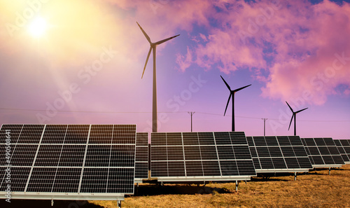 panele słoneczne i wiatraki do produkcji czystej energii photo