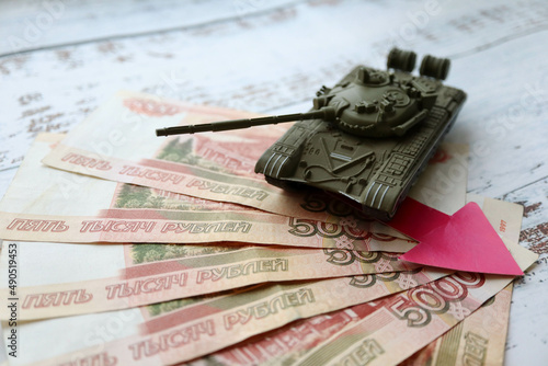 toy tank on the russian banknotes 5000 roubles crisis risk sanctions war conflict russia ukraine wallpaper