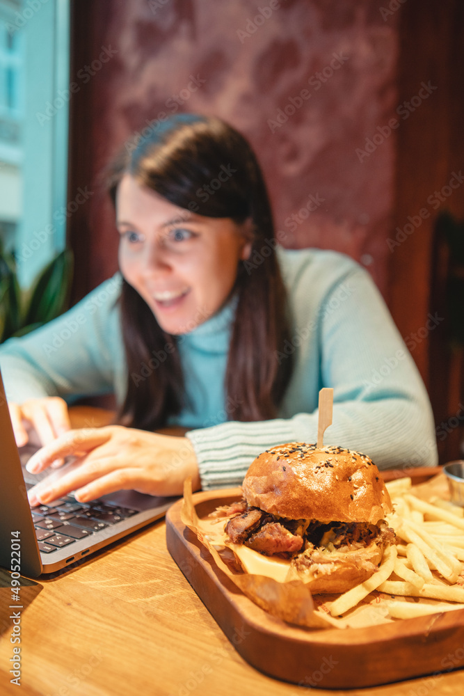 woman freelancer working on laptop at cafe