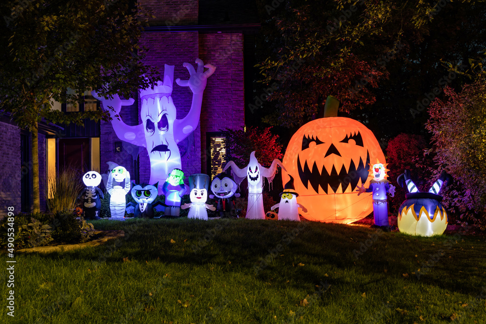 Burlington, ON, Canada - October 27, 2021: House with Halloween decoration  at night in Burlington, some days before the Halloween. Stock Photo | Adobe  Stock