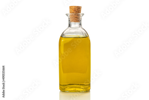 Foto Extra virgin olive oil in glass bottle with cork isolated on white, clipping pat