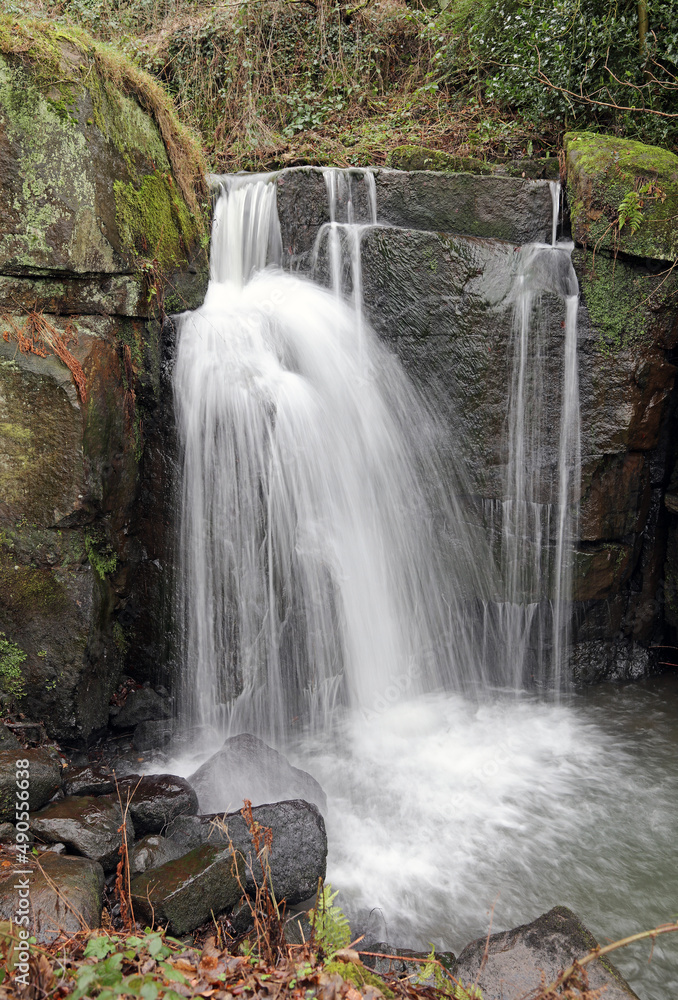 Obraz premium Winter at Lumsdale Falls, Derbyshire 