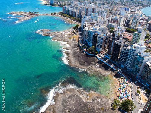 Imagens aéreas do Centro de Guarapari, mostrando as praias da Castanheira, praia das Virtudes, praia do Namorados, praia da Areia Preta, Praia da Fonte, Ipiranga, canal e ponte