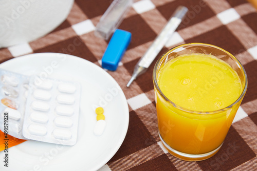 sok pomarańczowy czy lekarstwa na przeziębienie? photo