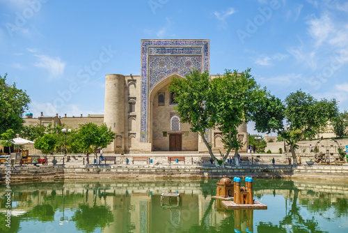 Bild auf Leinwand Panorama of Lyab-i Hauz, an architectural ensemble of buildings 16-17 centuries in the center of Bukhara, Uzbekistan