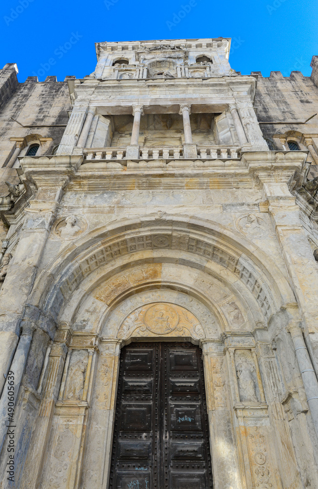 katholische Kirche Sé Velha (alte Kathedrale) in Coimbra, Portugal 