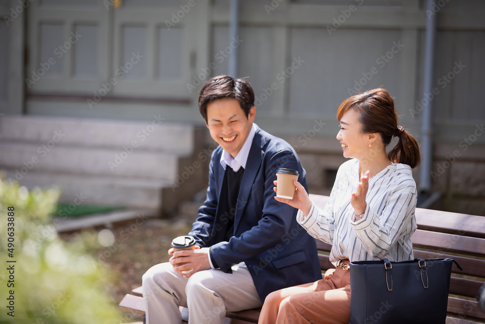 カジュアルビジネスの会社員
カジュアルビジネスの会社員