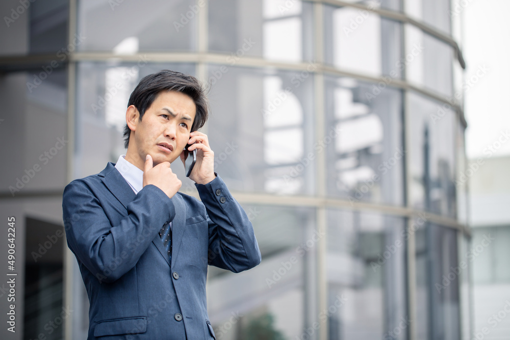 カジュアルビジネスの会社員
カジュアルビジネスの会社員