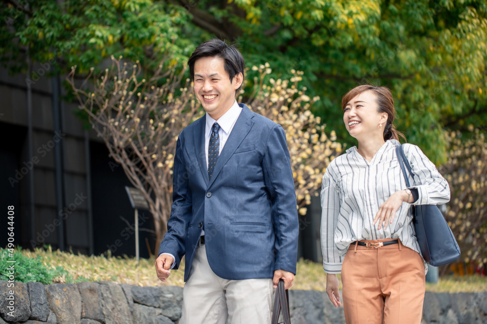 カジュアルビジネスの会社員
カジュアルビジネスの会社員