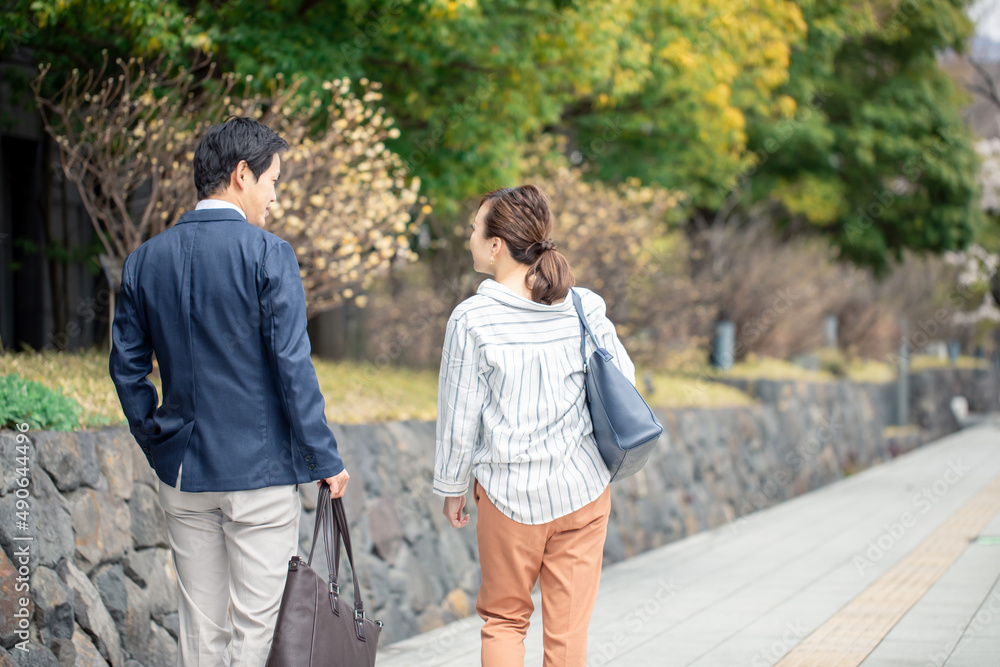 カジュアルビジネスの会社員
カジュアルビジネスの会社員