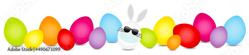 Weißes Hasenei Maske Sonnenbrille & Ostereier Bunt