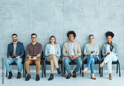 Foto man business chair sitting waiting woman businessman candidate recruitment busin