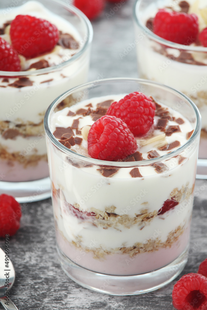 Granola with yogurt trifles with raspberry Granola with yogurt trifles with raspberry
