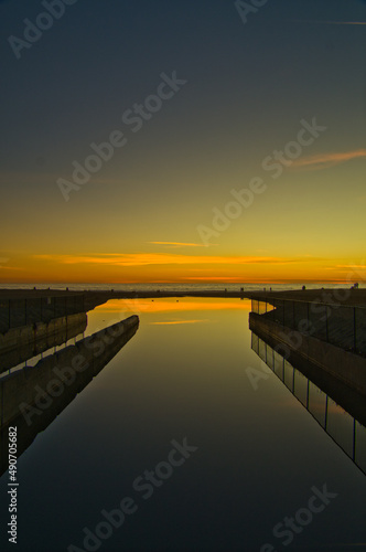 Fototapeta Naklejka Na Ścianę i Meble -  Reflection Sunset
