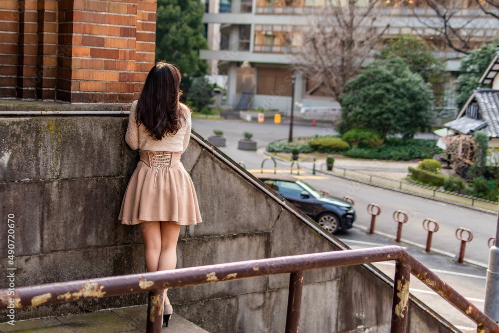 景色を見る女性の後ろ姿 Stock Photo | Adobe Stock