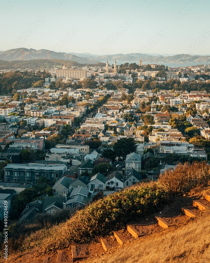 Obraz premium Staircase and view from the overlook at Tank Hill Park, San Francisco, California