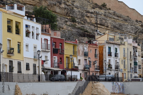 Calle de ciudad mediterránea.