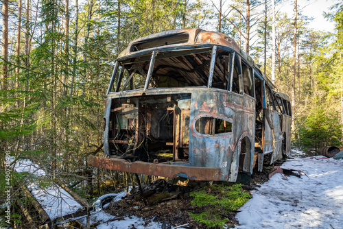 Buswrack im Wald 2