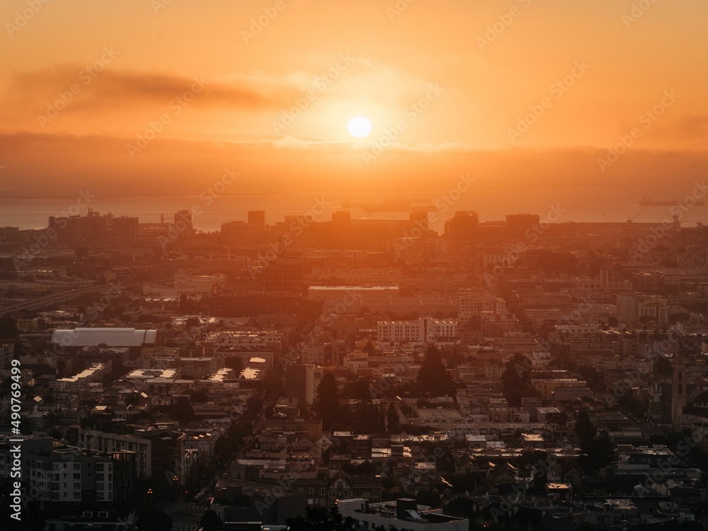 Fototapeta premium Sunrise view from Corona Heights Park, in San Francisco, California
