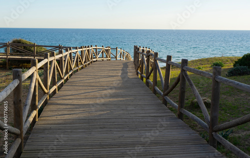 PASARELA DE MADERA EN PLAYA