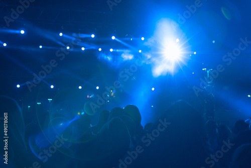 Fototapeta Naklejka Na Ścianę i Meble -  Spotlights. Direct spotlight rays in the concert hall. Concert background