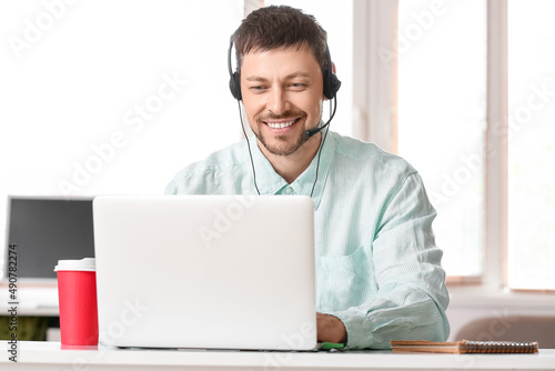 Consultant of call center w...