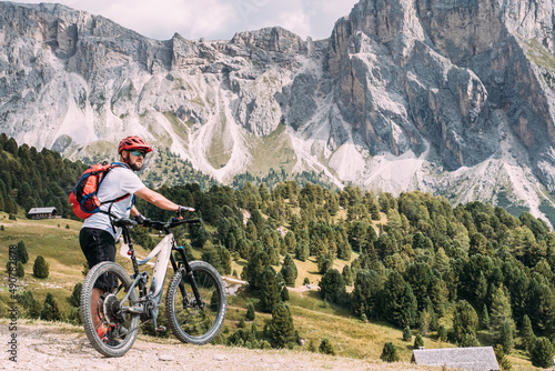 Rower elektryczny -wyprawa w górach -Dolomitach wspaniałe widoki i pełnia radości i szczęścia