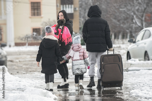 Foto a family of four with a dog leaves the city for a trip and walks along the road
