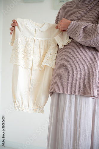 ベビー服と妊婦 © YUTO PHOTOGRAPHER
